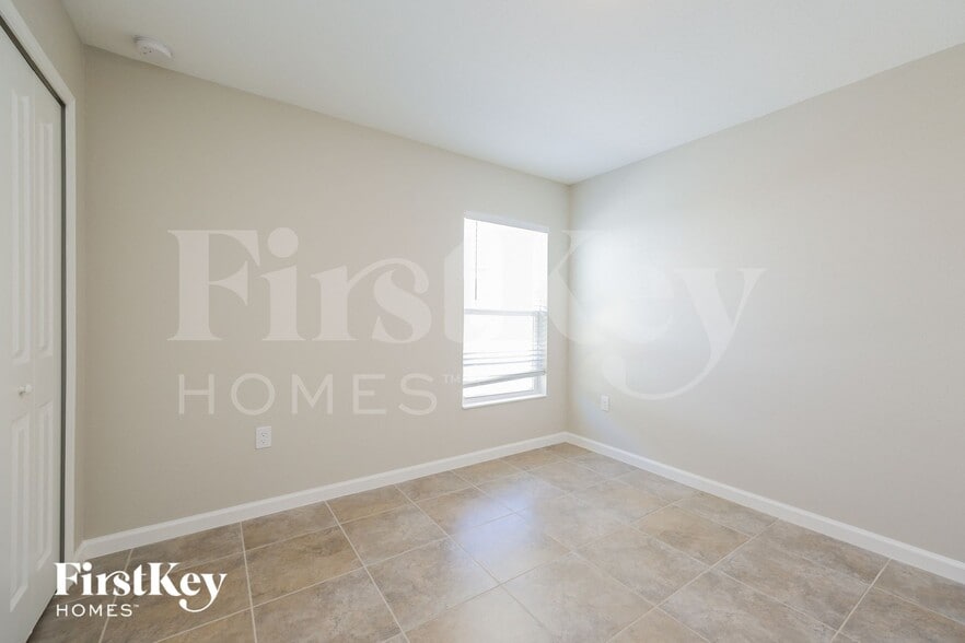 Building Photo - 623 Lindbergh Wy