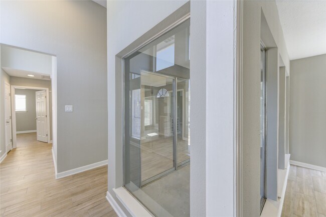 Building Photo - 5054 Pine Cliff Dr