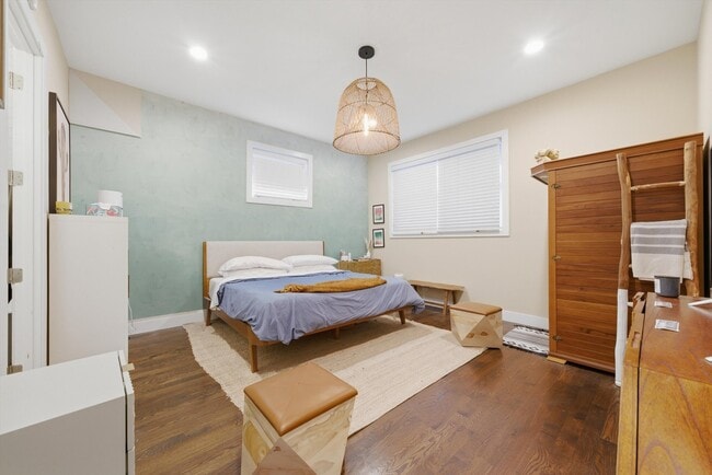 Building Photo - 2528 N Linden Pl