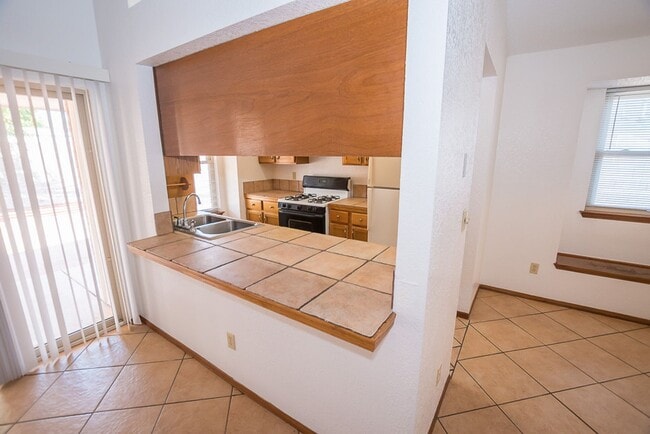 Building Photo - Contemporary home with 3 bedrooms, 2 bath, 2 car garage, A/C, Fenced Yard