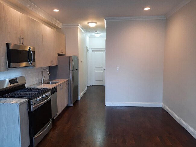 Building Photo - 158 6th St