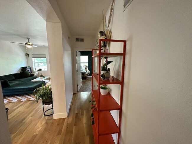 Building Photo - "Charming 2-Bed, 2-Bath Home with Gleaming Hardwood Floors in Vibrant Denver!"