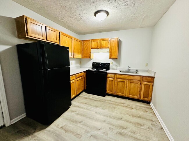 Building Photo - Affordable 3 bedroom in West Louisville-Section 8 Accepted