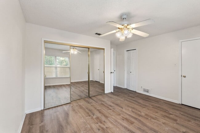 Building Photo - Bright and Inviting 3-Bedroom with Private...