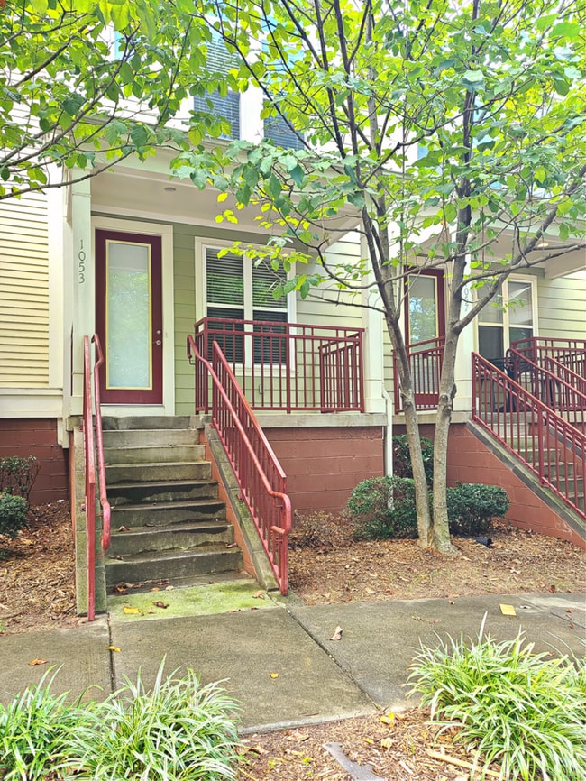 Building Photo - Hot 2 bed 2.5 bath townhome  in Uptown Charlotte!