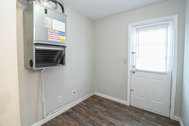 Building Photo - 13-413 Thompsonville Ln