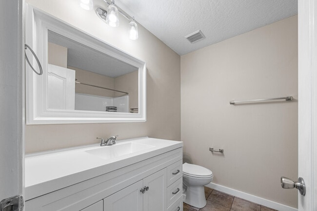 Building Photo - 1806 Shay-Lin Ct