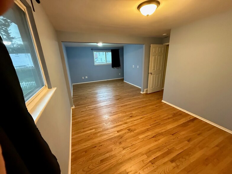 Building Photo - 2884 E Eisenhower Pky