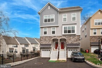 Building Photo - 6715 Cinnaminson Ct