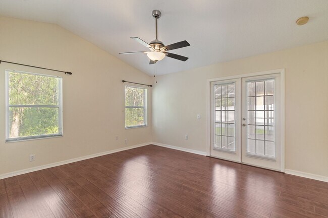 Building Photo - 4 bed, 2 Bath New Tampa Home for Lease!