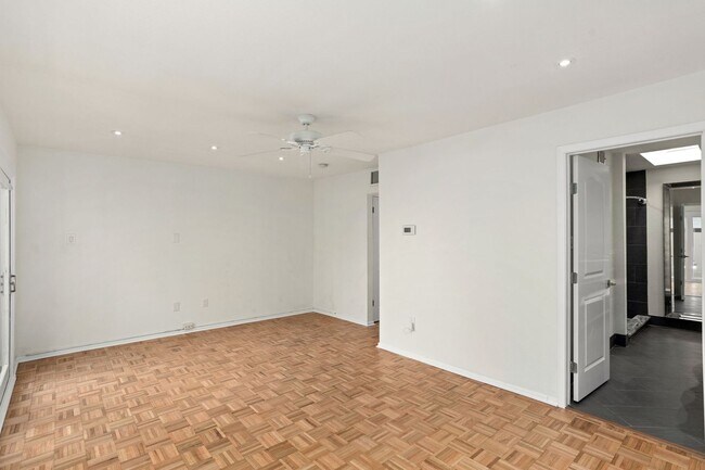 Building Photo - ALAMO HEIGHTS  |  TOWNHOME  |  REMODELED  |  HUGE TERRACE