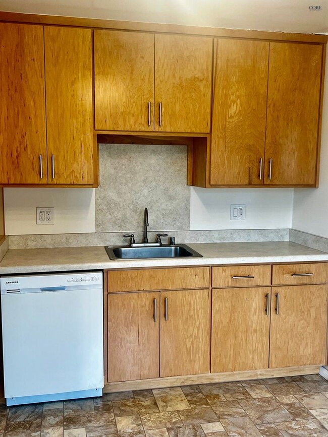 Building Photo - Hidden Gem with Views! 2 bedroom, 1 bathroom