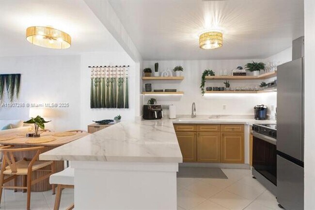 Building Photo - 2301 Collins Ave