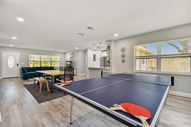 Building Photo - 2221 Calexico Way S