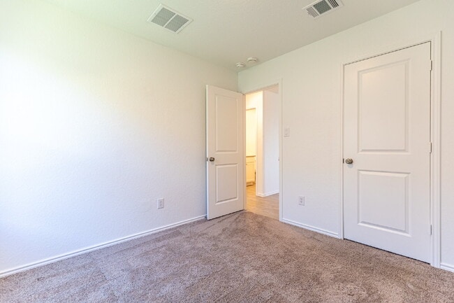 Building Photo - 9143 Coronal Rings