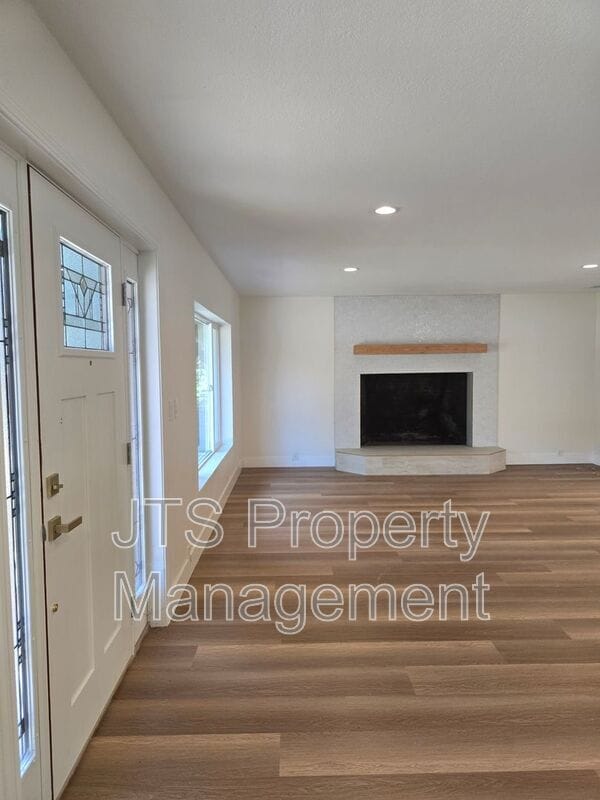 Building Photo - 9421 Fair Oaks Blvd