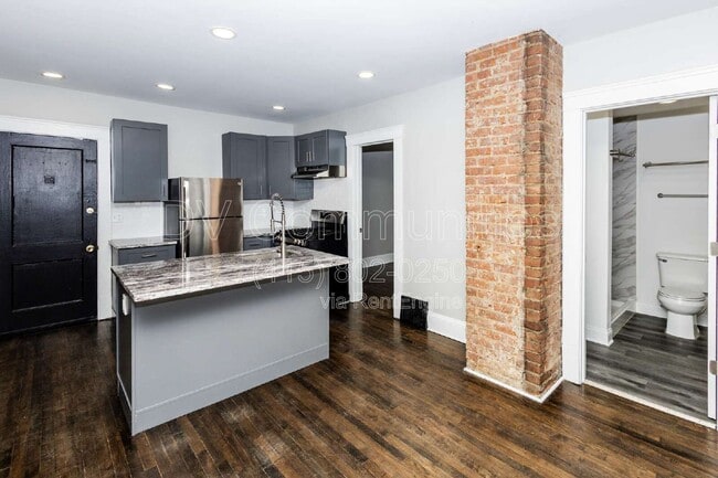 Building Photo - 2081 Halstead Ave