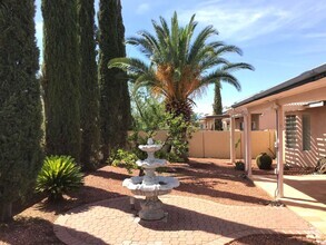 Building Photo - Beautiful, Clean 3Bdrm, 2ba home on East s...