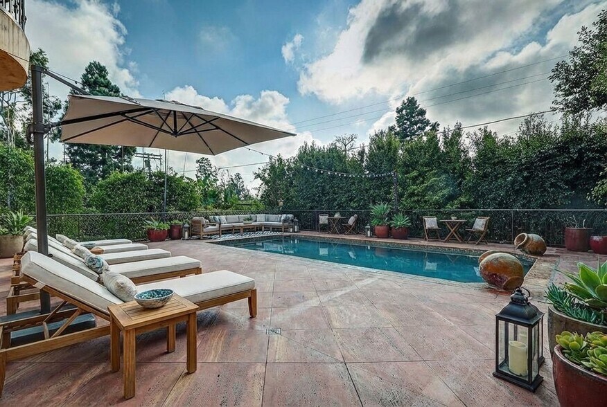 Building Photo - 209 S Anita Ave