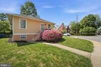 Building Photo - 524 N Kenmore St