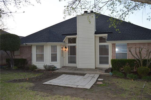 Building Photo - Spacious 3/2/2 For Lease