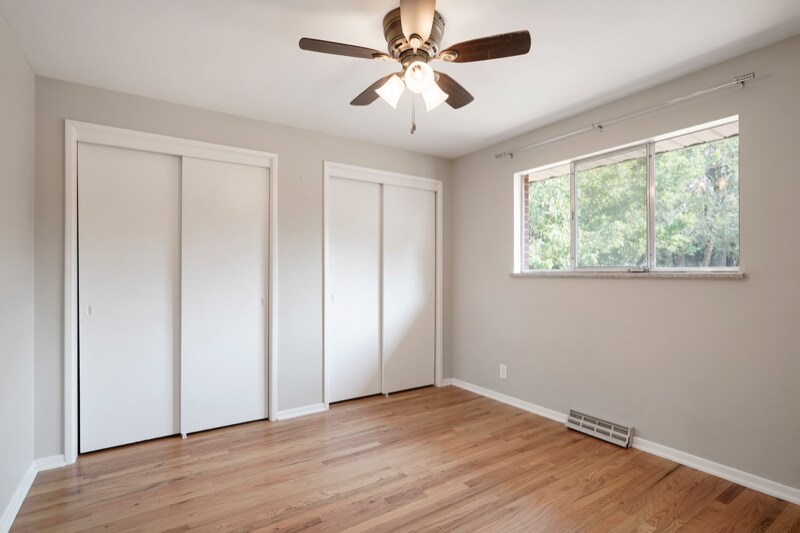 Building Photo - 1390 W Berry Dr