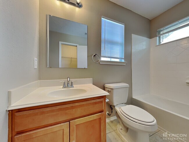 Building Photo - 33107 Cottonwood Bend