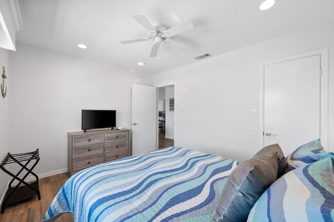 Building Photo - 1012 Chestnut Dr