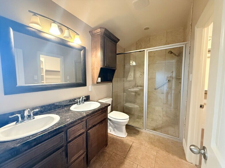 Building Photo - 4308 Bratton
