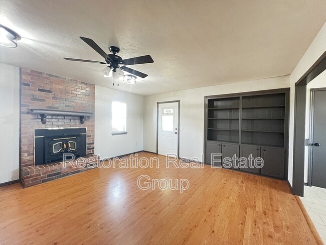 Building Photo - 819 N2964 Rd