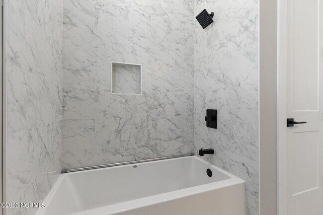 Building Photo - 2108 Stonecrest Dr NW