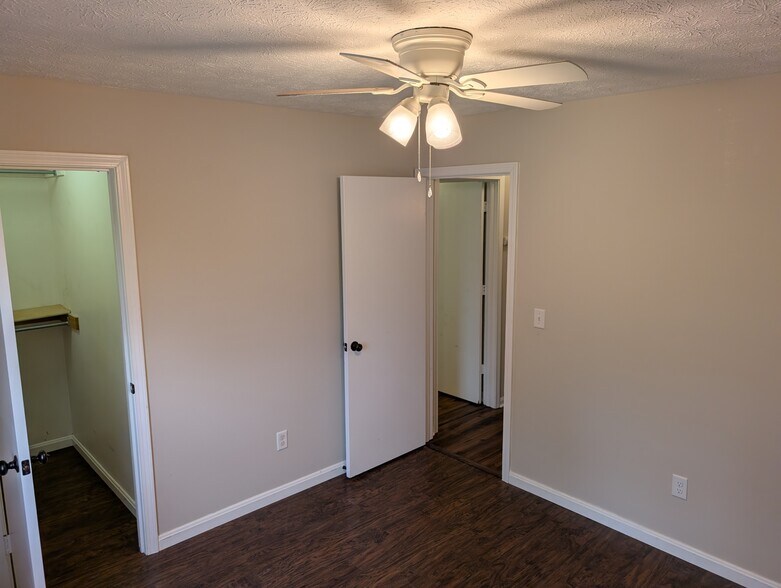 Building Photo - 3980 Apache Trl