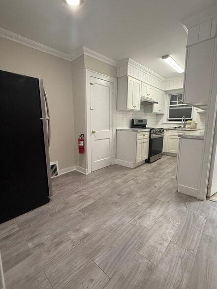 Building Photo - 331 Winfield Ter