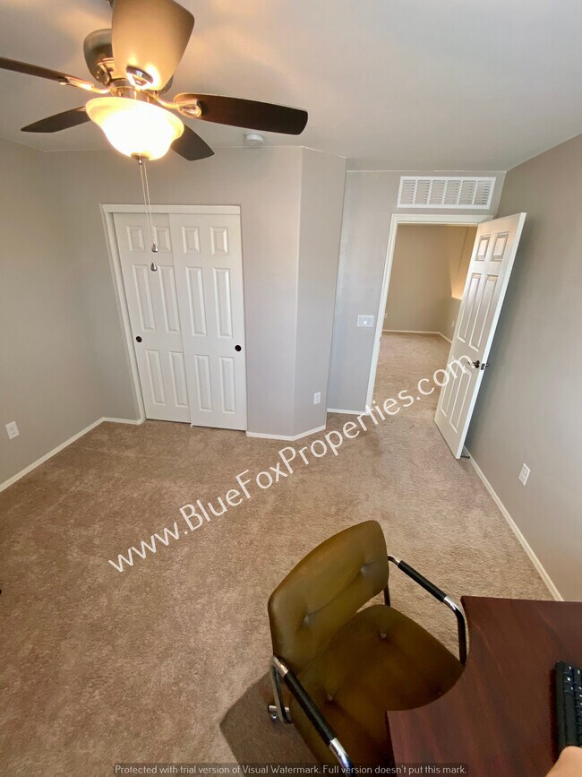 Building Photo - 9009 W Rolling Springs Dr