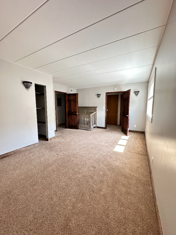 Building Photo - 16622 Crescent Ave