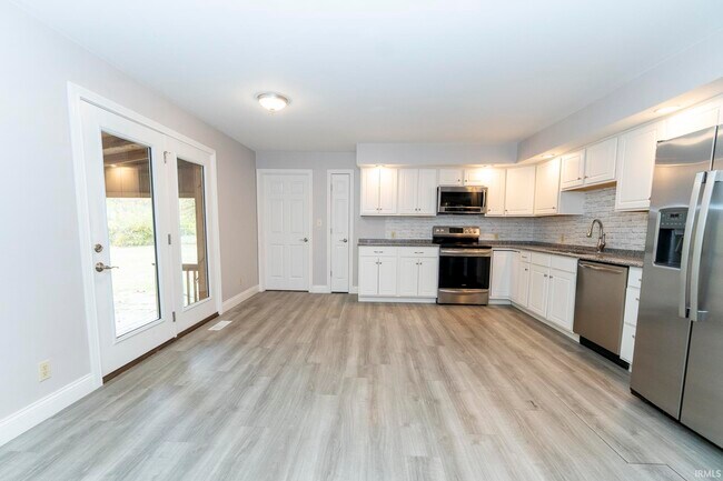 Building Photo - 7877 Marywood Dr