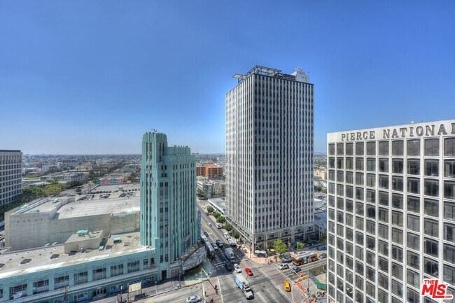 Building Photo - 3785 Wilshire Blvd