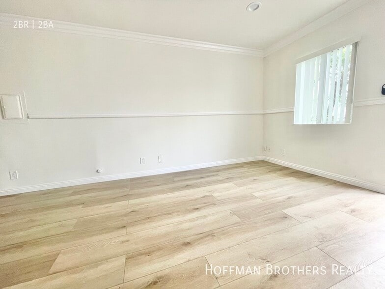 Building Photo - 6062 Fulton Ave