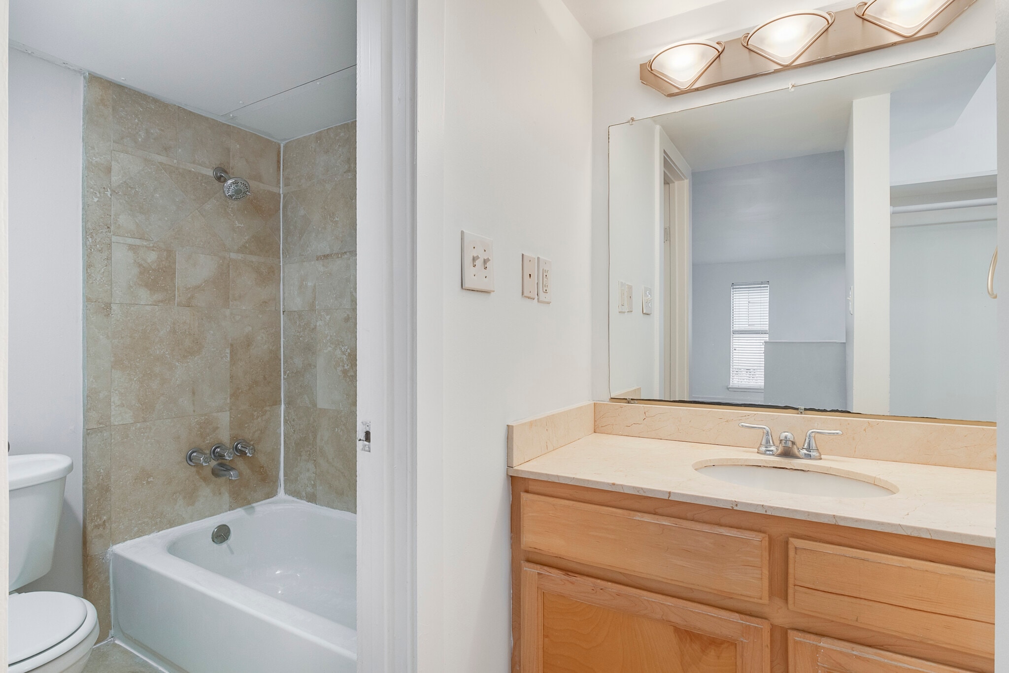 Full Bath on 2nd floor - 4130 Newton Ave