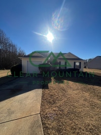 Building Photo - Modern Updates!  4 Bed/2 bath Single Family Home!