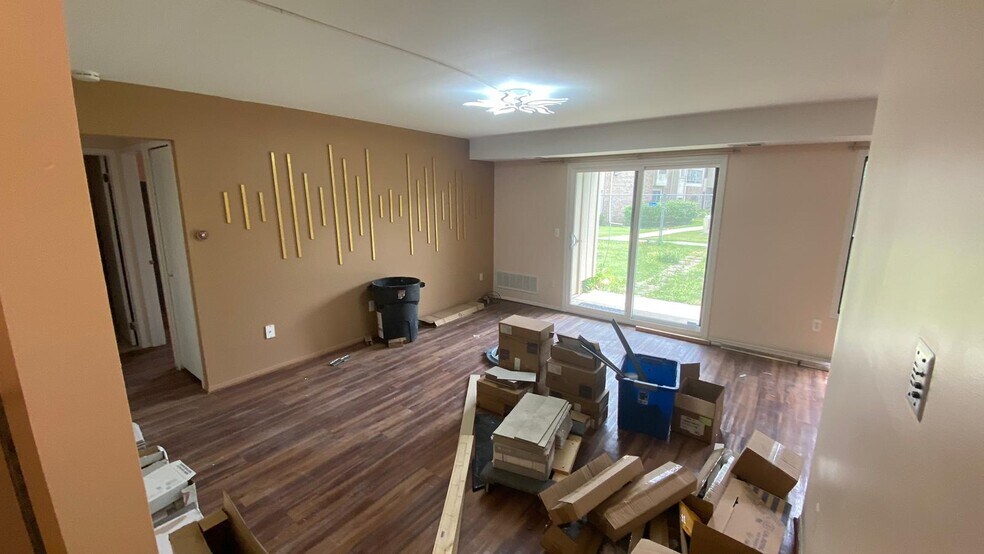 Building Photo - 30535 W 14 Mile Rd