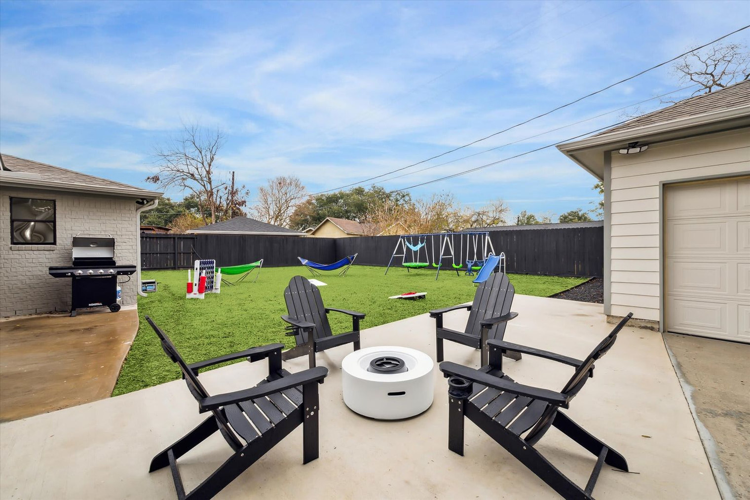 Building Photo - 5615 Cerritos Dr
