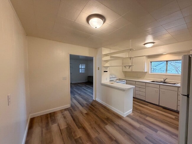 Building Photo - 2 Bedroom 1 Bath House in Myrtle Creek