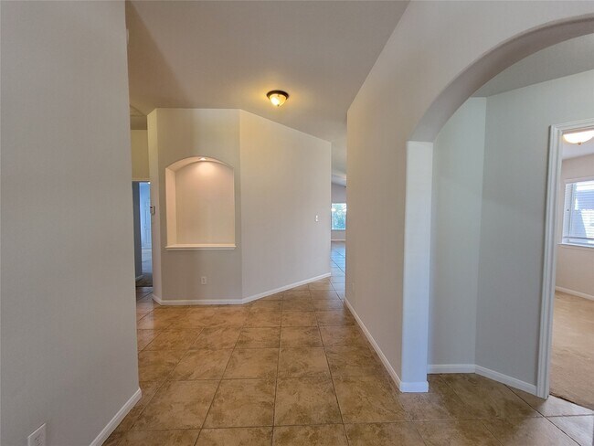 Building Photo - 2723 Wild Oak Park Dr