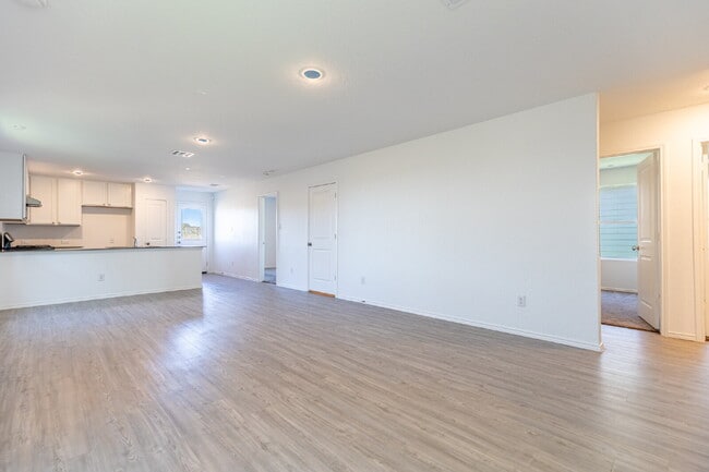 Building Photo - 9143 Coronal Rings