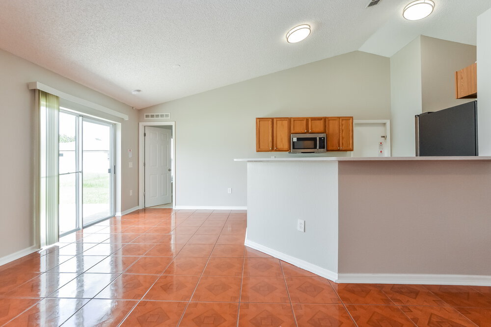 Building Photo - 421 Eagle Dr