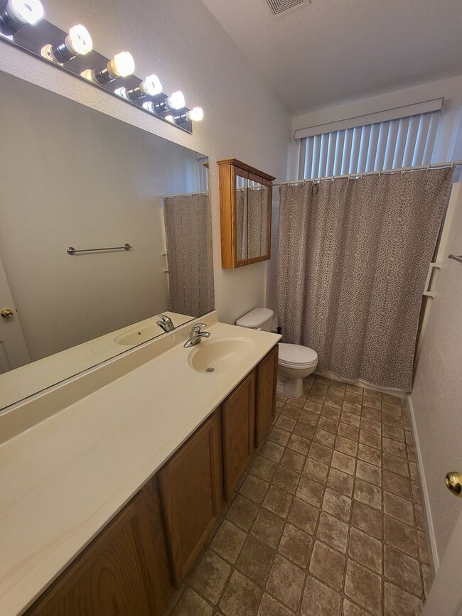 Building Photo - 1903 Teal Dr