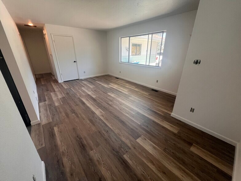 Building Photo - 3253 Castaneda Dr