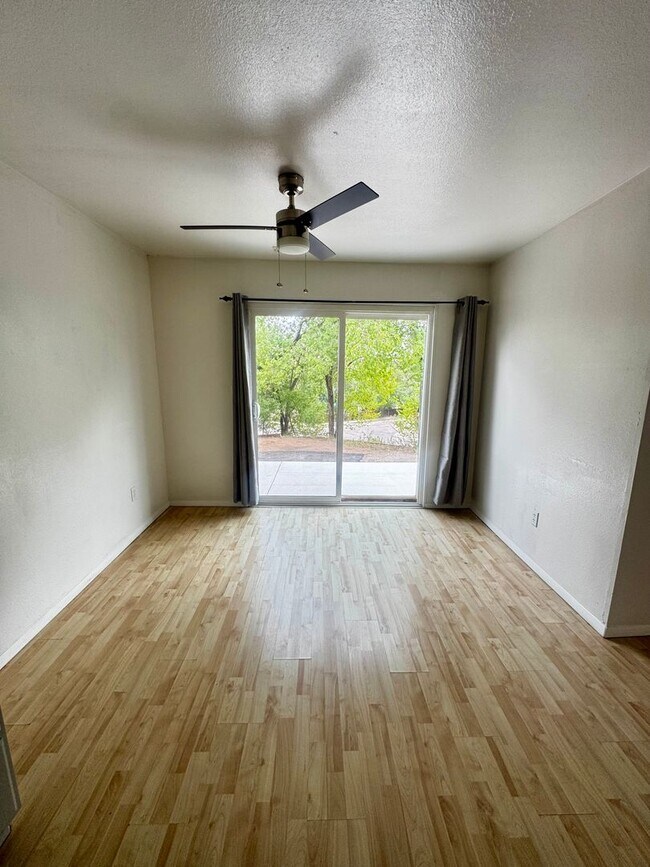 Building Photo - 603 Manitou Blvd