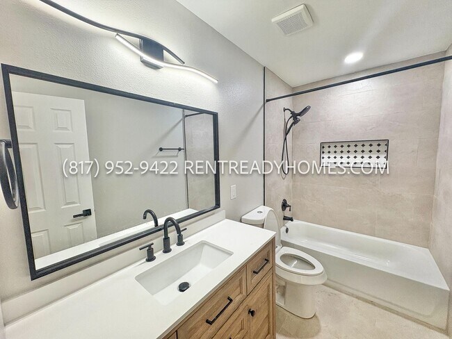 Building Photo - 607 Lake View Dr